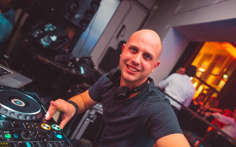 DJ DAVES